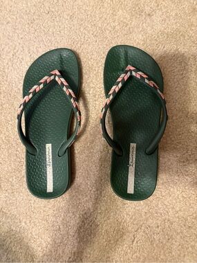 Ipanema Women’s Dark Green Flip Flop Sandals with Pink Braided Straps